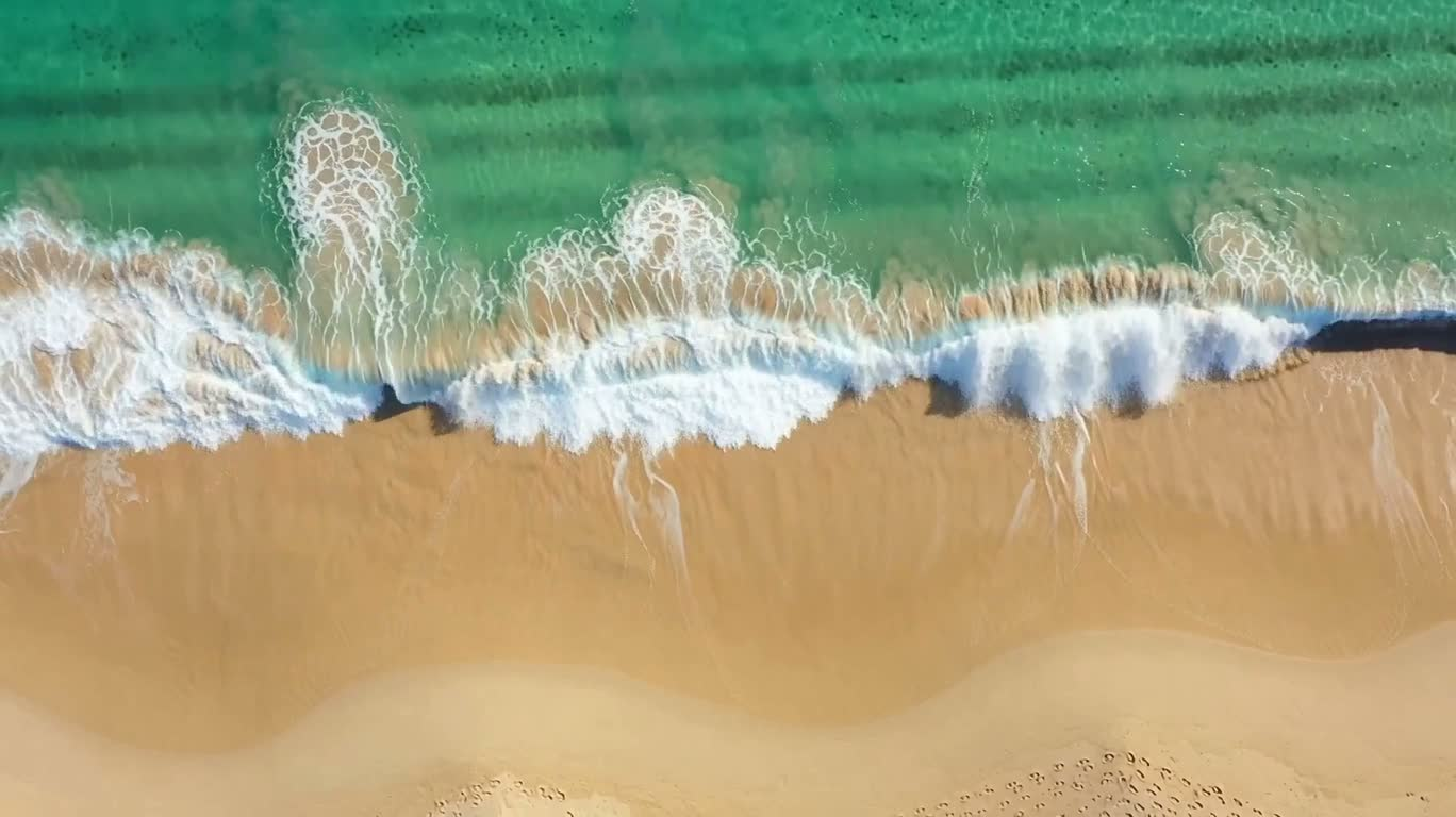 碧い海の波の空撮 — AI video creation